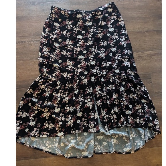 Knox Rose Dresses & Skirts - Knox Rose Black Floral Ruffle Midi Skirt